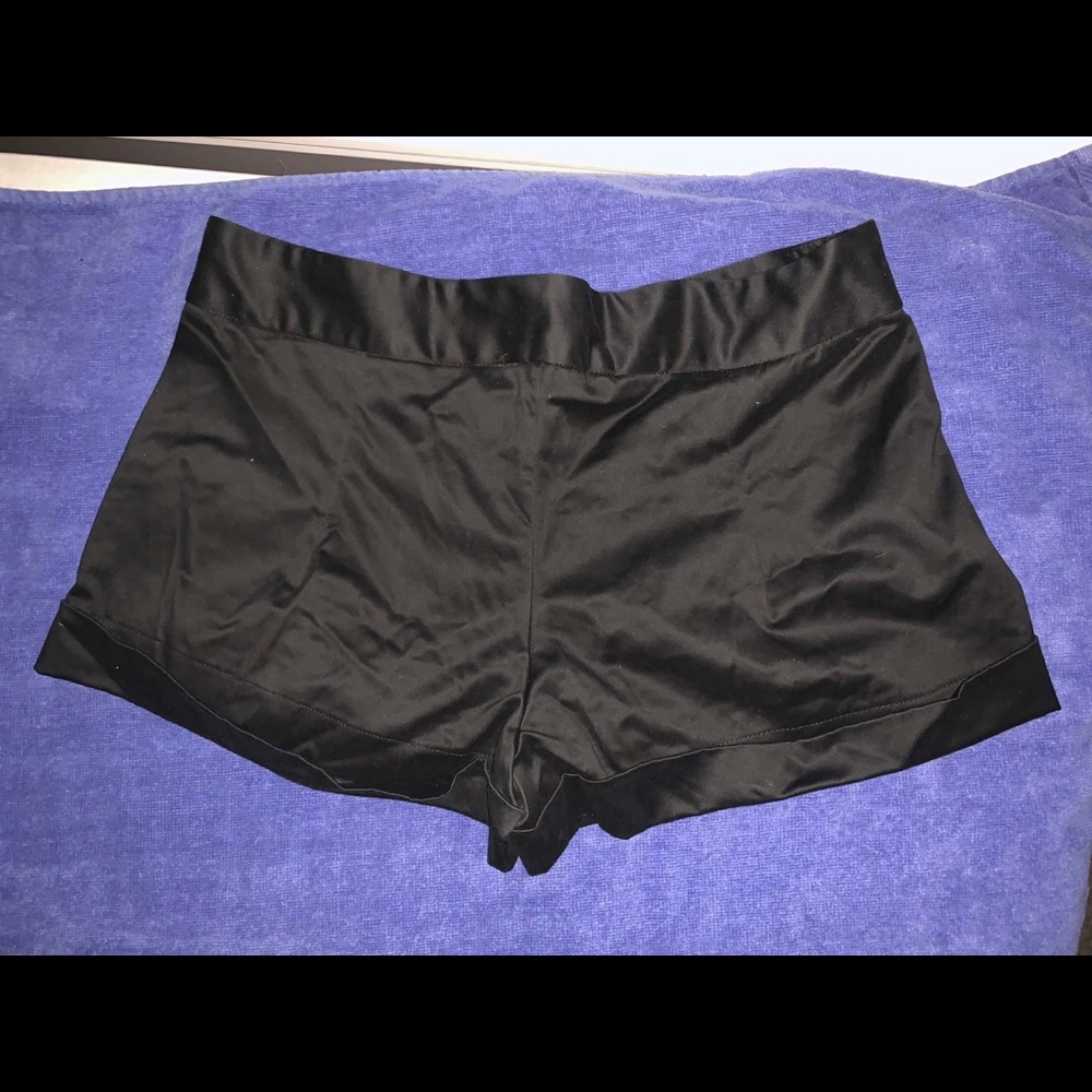 NWOT ⭐️ Authentic ⭐️ Black Julian Chang Dress Shorts - Picture 5 of 9